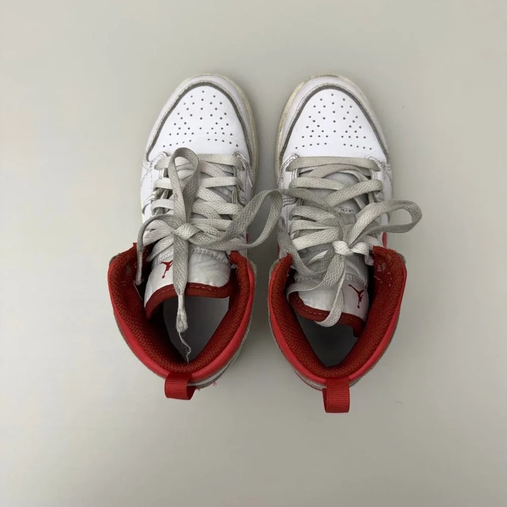 Nike jordan mid